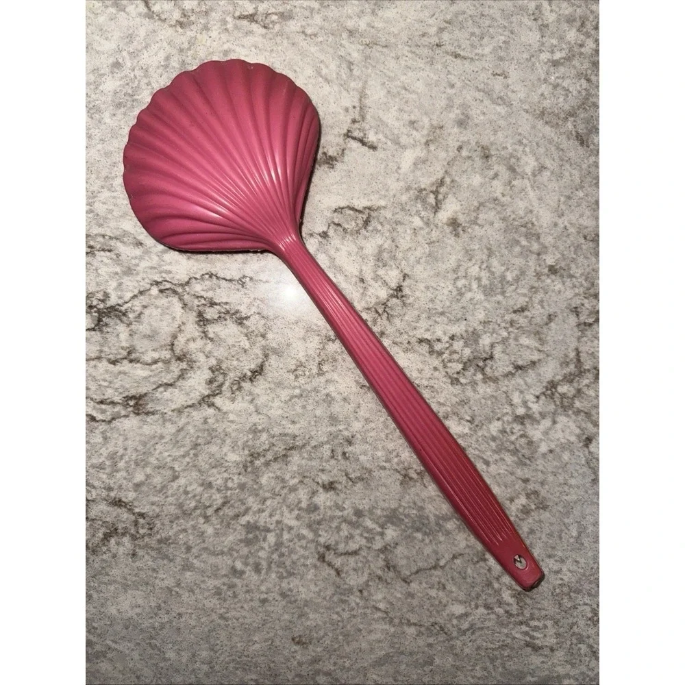 Vintage Bath Shower Long Handle Body Brush Pink Plastic Seashell Shell Head